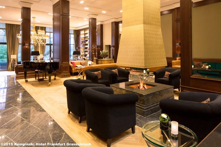 l_l_waermeplan_kempinski_hp Wärmeplan – Referenzen - Kamin im Kempinski Hotel offenes Feuer für die Gemütlichkeit